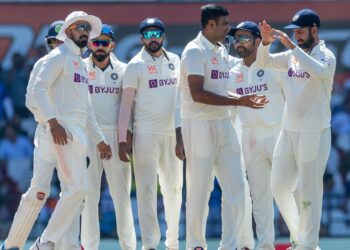 दिल्ली टेस्ट: आस्ट्रेलिया की पहली पारी 263 पर समाप्त, भारत- 21/0