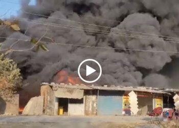 रांची नामकुम थाना के पास लगी भीषण आग, पल भर में लाखों स्वाह