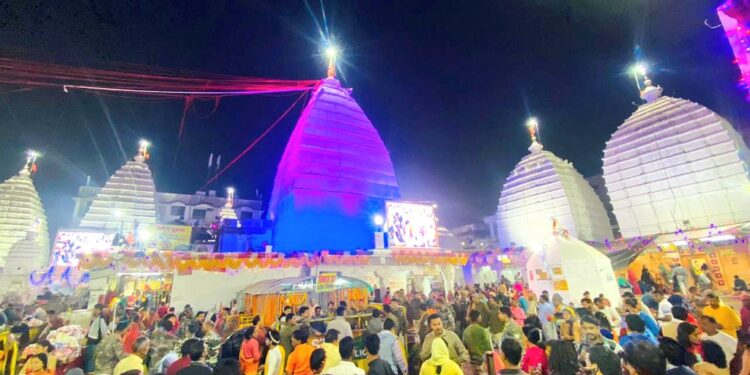 महाशिवरात्रि पर बाबा मंदिर में 3 किमी की लंबी कतार, दिख रहा भव्य नजारा
