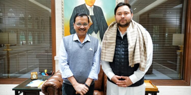 केजरीवाल से मुलाकात हुई, सिर्फ सियासी चर्चा… या कुछ बड़ी बात हुई ?
