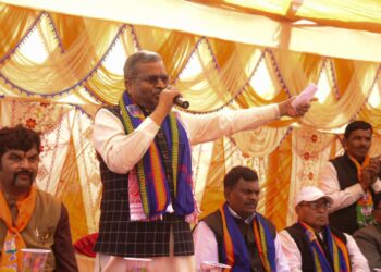 रामगढ़ में शबाब पर चुनावी प्रचार, एक-दूसरे पर जमकर वार