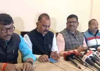 कांग्रेस से निलंबित नेताओं की पीसी, फिर निशाने पर राजेश ठाकुर