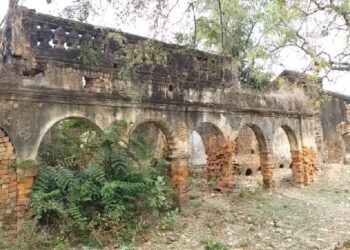 वैभवशाली शापित किले की डरावनी कहानी, यहां दिन में भी जाने से घबराते हैं लोग