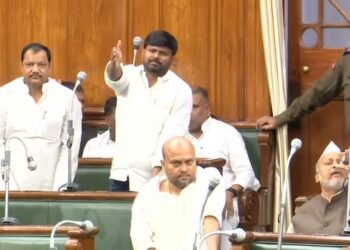 बिहार बजट सत्र: दोनों सदनों में विपक्ष का हंगामा, हुई नोकझोंक