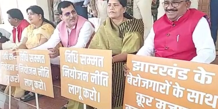 बजट सत्र- तीसरे दिन नियोजन, हड़ताल और महंगाई पर हंगामा