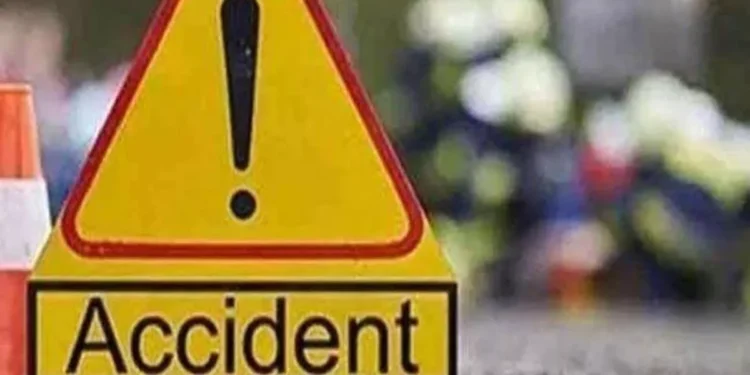 एनएच पर चलती कार का टूटा पहिया, हादसे में दो की मौत, दो घायल