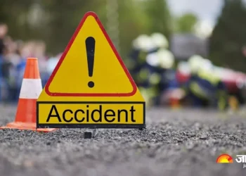 लातेहार में तेज रफ्तार कार ने बच्ची को कुचला, आक्रोशित ग्रामीणों ने किया सड़क जाम