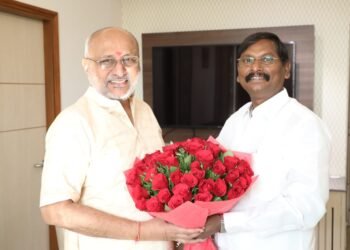 दिल्ली में राज्यपाल सीपी राधाकृष्णन से मिले केंद्रीय मंत्री अर्जुन मुण्डा, जनजातियों के विकास की योजनाओं पर हुई चर्चा