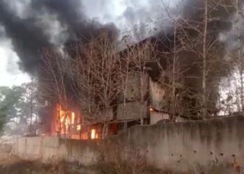 रांची में पानी टंकी फैक्ट्री में लगी भीषण आग, कड़ी मशक्कत के बाद पाया गया काबू
