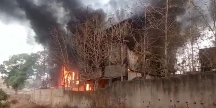 रांची में पानी टंकी फैक्ट्री में लगी भीषण आग, कड़ी मशक्कत के बाद पाया गया काबू