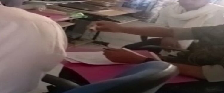 चतरा में घूस लेते वीडियो वायरल होने के बाद दो पुलिसकर्मी सस्पेंड