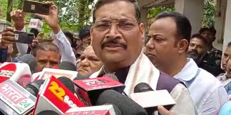 प्रदेश अध्यक्ष दीपक प्रकाश समेत कई बीजेपी के नेता पहुंचे धुर्वा पुलिस थाना, इस मामले में होगी पूछताछ