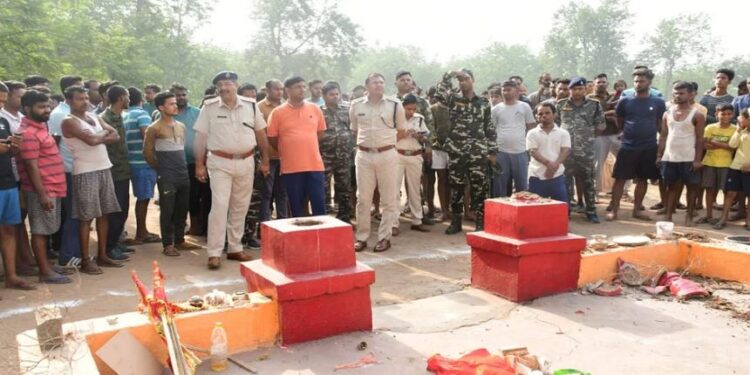 बोकारो में बदमाशों ने मंदिर में घुसकर भगवान की मूर्ति तोड़ी, जांच में जुटी पुलिस