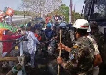 बीजेपी कार्यकर्ताओं पर पुलिस ने किया लाठीचार्ज, सांसद संजय सेठ समेत कई हिरासत में