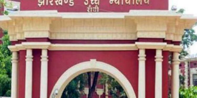 गिरफ्तारी वारंट जारी होने के बाद हाईकोर्ट में पेश हुए परिवहन सचिव श्रीनिवासन, मिली बड़ी राहत