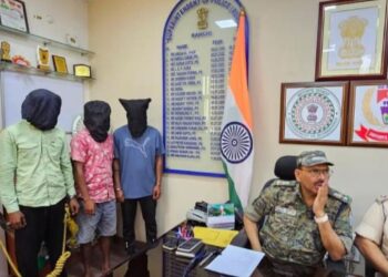 रांची में हथियार के साथ तीन अपराधी गिरफ्तार, दो फरार