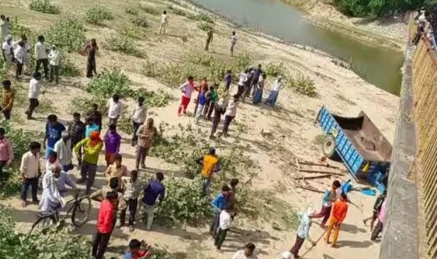 Breaking : यूपी में लोगों से भरी ट्रैक्टर ट्रॉली नदी में गिरी, 11 लोगों की मौत, कई गंभीर घायल