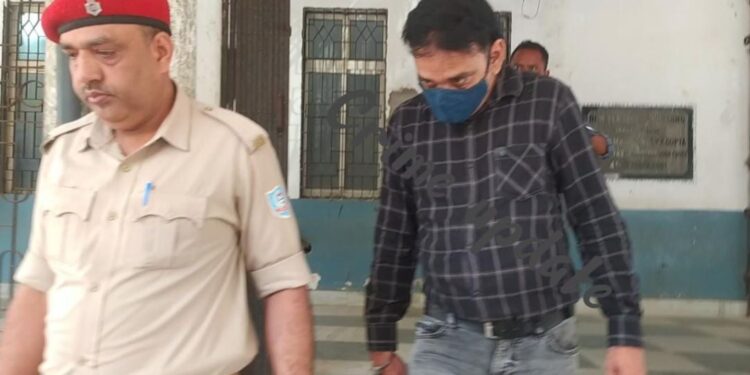 एमडीएम घोटाले में फरार चल रहे आरोपी संजय तिवारी ने कोर्ट में किया सरेंडर