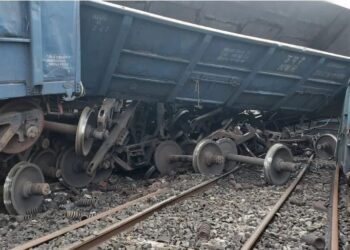 पलामू में कोयला से भरी मालगाड़ी हुई बेपटरी, टला बड़ा हादसा