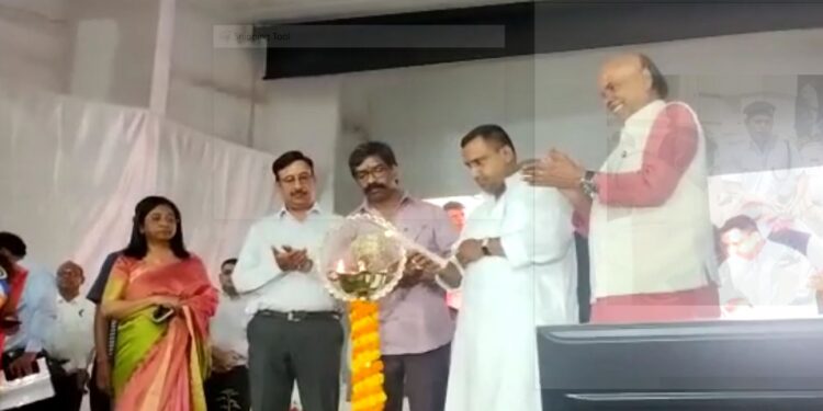 CM हेमंत सोरेन ने 173 MO और 297 आयुष CHO को दिया नियुक्ति पत्र, रिम्स में कई आधुनिक सुविधाओं का किया लोकार्पण