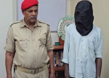 पत्नी से नाजायज संबंध के शक में पति ने कर दी व्यक्ति की हत्या, पुलिस ने किया गिरफ्तार