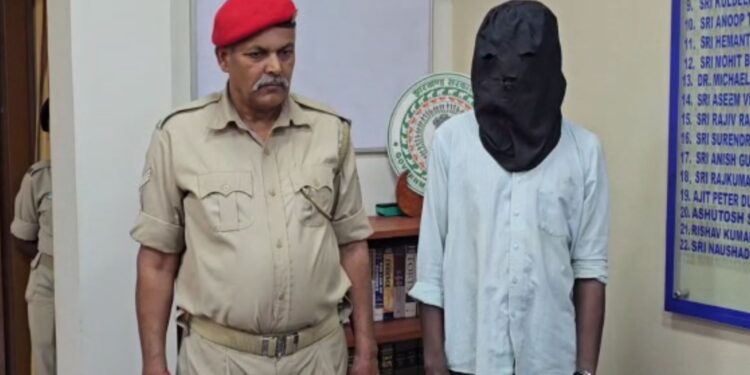 पत्नी से नाजायज संबंध के शक में पति ने कर दी व्यक्ति की हत्या, पुलिस ने किया गिरफ्तार