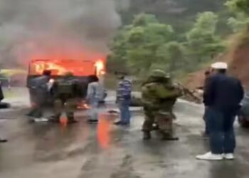 जम्मू कश्मीर में सेना की गाड़ी में लगी आग, पांच जवानों की मौत