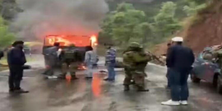 जम्मू कश्मीर में सेना की गाड़ी में लगी आग, पांच जवानों की मौत