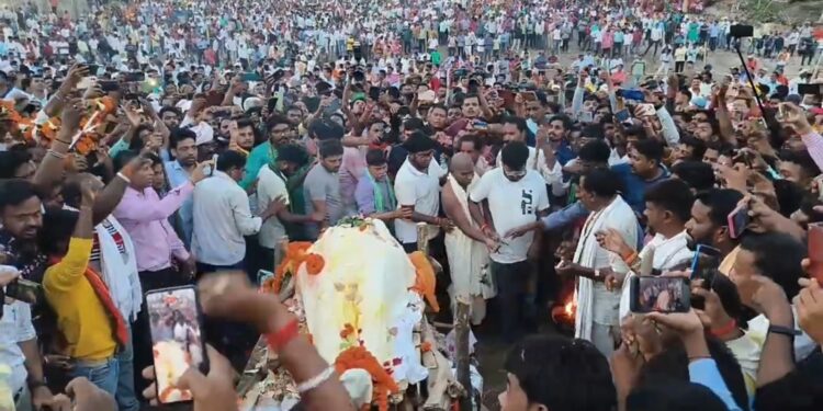 पंचतत्व में विलीन हुए शिक्षा मंत्री जगरनाथ महतो, अंतिम संस्कार में सीएम हेमंत सोरेन समेत कई मंत्री हुए शामिल