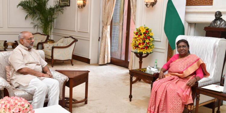 दिल्ली में राज्यपाल सीपी राधाकृष्णन ने राष्ट्रपति द्रौपदी मुर्मू से की मुलाकात