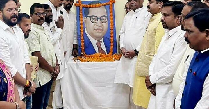 बाबा साहेब अंबेडकर की जयंती पर कांग्रेस कार्यालय में कार्यक्रम, प्रदेश प्रभारी समेत नेताओं ने दी श्रद्धांजलि