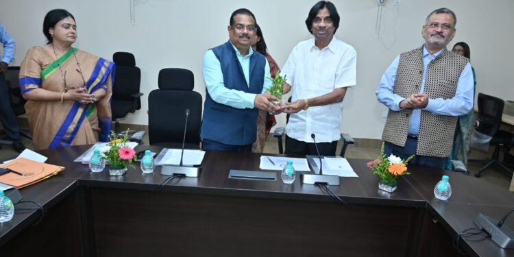 डीएसपीएमयू जल्द ही श्रेष्ठ विश्वविद्यालयों में शामिल होगा- प्रो. ई बालागुरुस्वामी