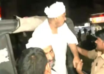 atiq ahmed police van