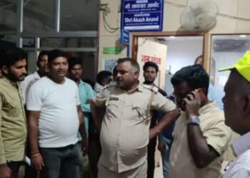 बिहार के जमुई में SBI बैंक में गन पॉइंट पर 16 लाख की लूट, पुलिस थाने से मात्र 500 मीटर की दूरी पर वारदात को अंजाम