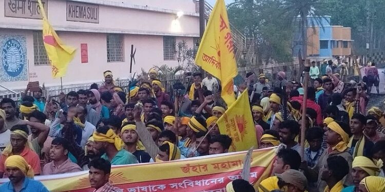 कुड़मी समाज का आंदोलन दूसरे दिन भी जारी, कई ट्रेन व सड़क मार्ग पर परिचालन ठप, देखें लिस्ट