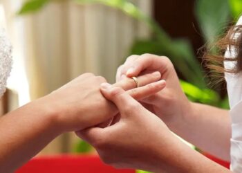 समलैंगिक विवाह: शादी करने कोर्ट पहुंची दो युवतियां, वकील ने किया मना, जानें कैसे हुआ प्यार