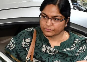 मनी लॉन्ड्रिंग मामले में निलंबित IAS पूजा सिंघल ने ED कोर्ट में किया सरेंडर, कल सुप्रीम कोर्ट में सुनवाई