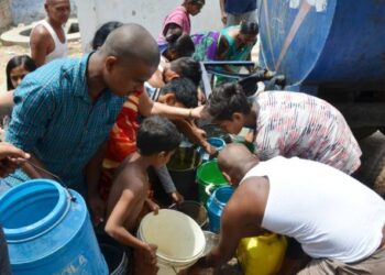 हेमंत सरकार के खिलाफ स्थानीय लोगों का फूटा गुस्सा,  राजधानी रांची में बूंद बूंद पानी के लिए तरस रहे लोग