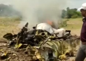 चामराजनगर में भारतीय वायुसेना का ट्रेनी विमान दुर्घटनाग्रस्त, दोनों पायलट सुरक्षित