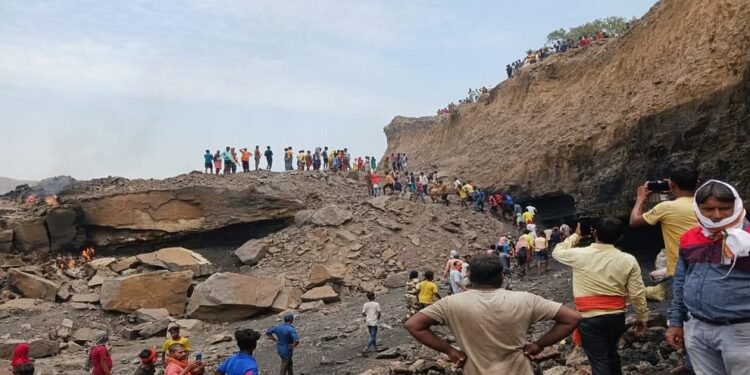 धनबाद के झरिया में दर्दनाक हादसा, चाल धंसने से 3 लोग मरे