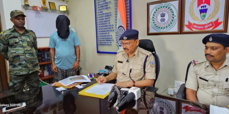 इटकी में नशे पर कसी जा रही नकेल, अवैध तरीके से गांजा बेच रहा युवक गिरफ्तार