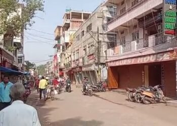 सिंदरी में दिखा झारखंड बंद का व्यापक असर, 60-40 नाय चलतौ के नारे से गुंजा बलियापुर चौक