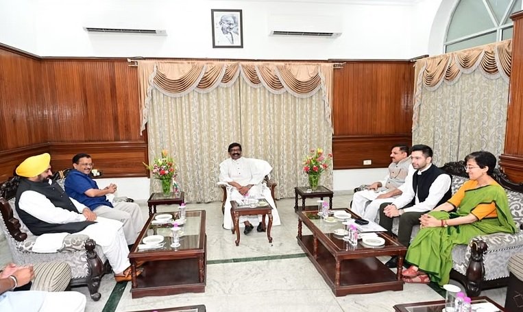 kejriwal meet hemant