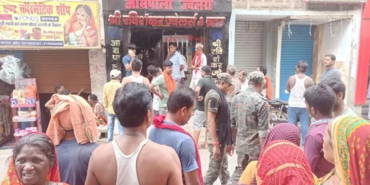 लखीसराय : घर में लगी आग, तो बच्चे के साथ क्यूल नदी में कूदी महिला