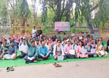 झारखंड डिग्री कॉलेजों में इंटरमीडिएट की पढ़ाई बंद किये जाने पर धरना प्रदर्शन