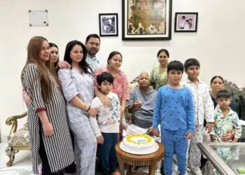 Lalu Yadav Birthday : लालू यादव ने परिवार के साथ काटा 76वां बर्थडे केक