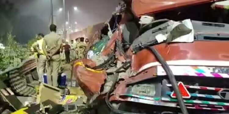 जीटी करनाल रोड पर दो ट्रकों की आमने-सामने भिड़ंत, 4 लोगों की मौत, 14 घायल