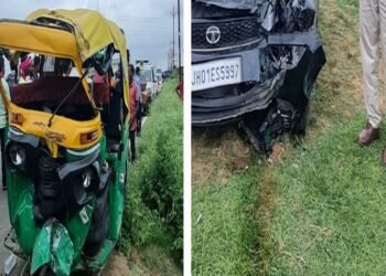 रातू में कार की टक्कर से ऑटो के उड़े परखच्चे, एक की मौत, दो लोग घायल