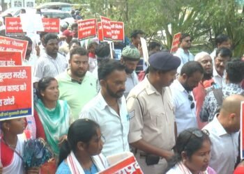 यूसीसी और पेशाब कांड घटना को लेकर ने रांची में विरोध प्रदर्शन, बीजेपी कार्यालय घेराव करने जा रहे आदिवासी संगठनों को प्रशासन ने रोका