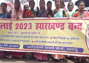 आदिवासी संघर्ष मोर्चा ने रांची-पटना मुख्य मार्ग को किया जाम, गाड़ियों की लगी लंबी कतार